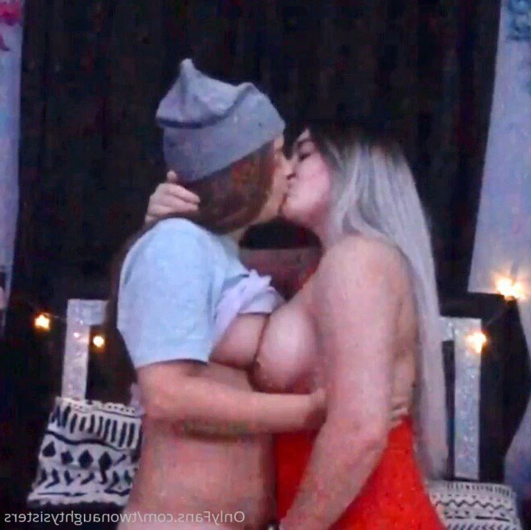𝐊𝐈𝐍𝐊𝐘 𝐒𝐓𝐄𝐏 𝐒𝐈𝐒𝐓𝐄𝐑𝐒 😈💦 [ twonaughtysisters ] Onlyfans leaked photo 5767923 on Hotleaks.tv
