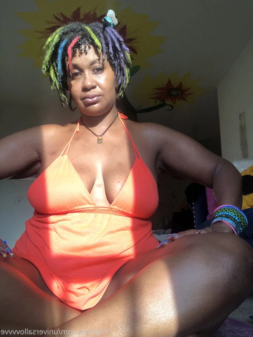 universallovvvve🎨🌻 [ universallovvvve ] Onlyfans leaked photo 7665125 on Hotleaks.tv