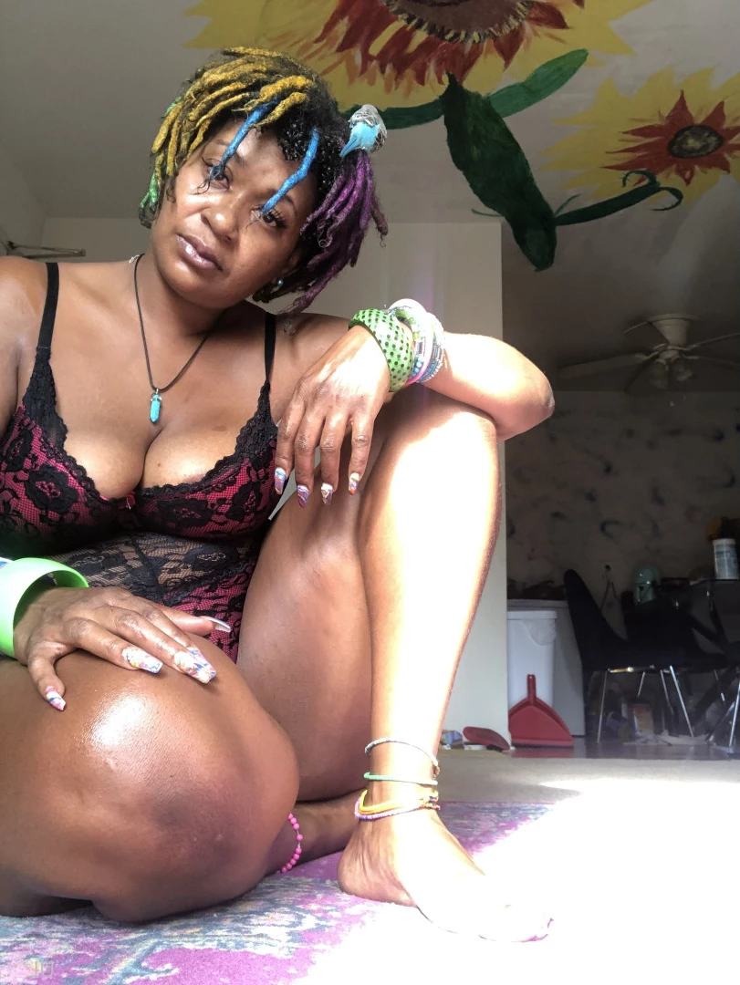 universallovvvve🎨🌻 [ universallovvvve ] Onlyfans leaked photo 7665305 on Hotleaks.tv