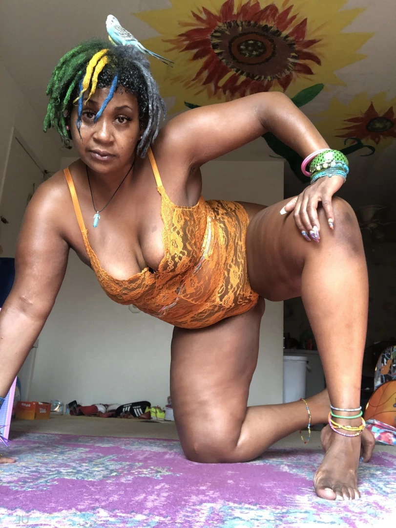 universallovvvve🎨🌻 [ universallovvvve ] Onlyfans leaked photo 7665434 on Hotleaks.tv