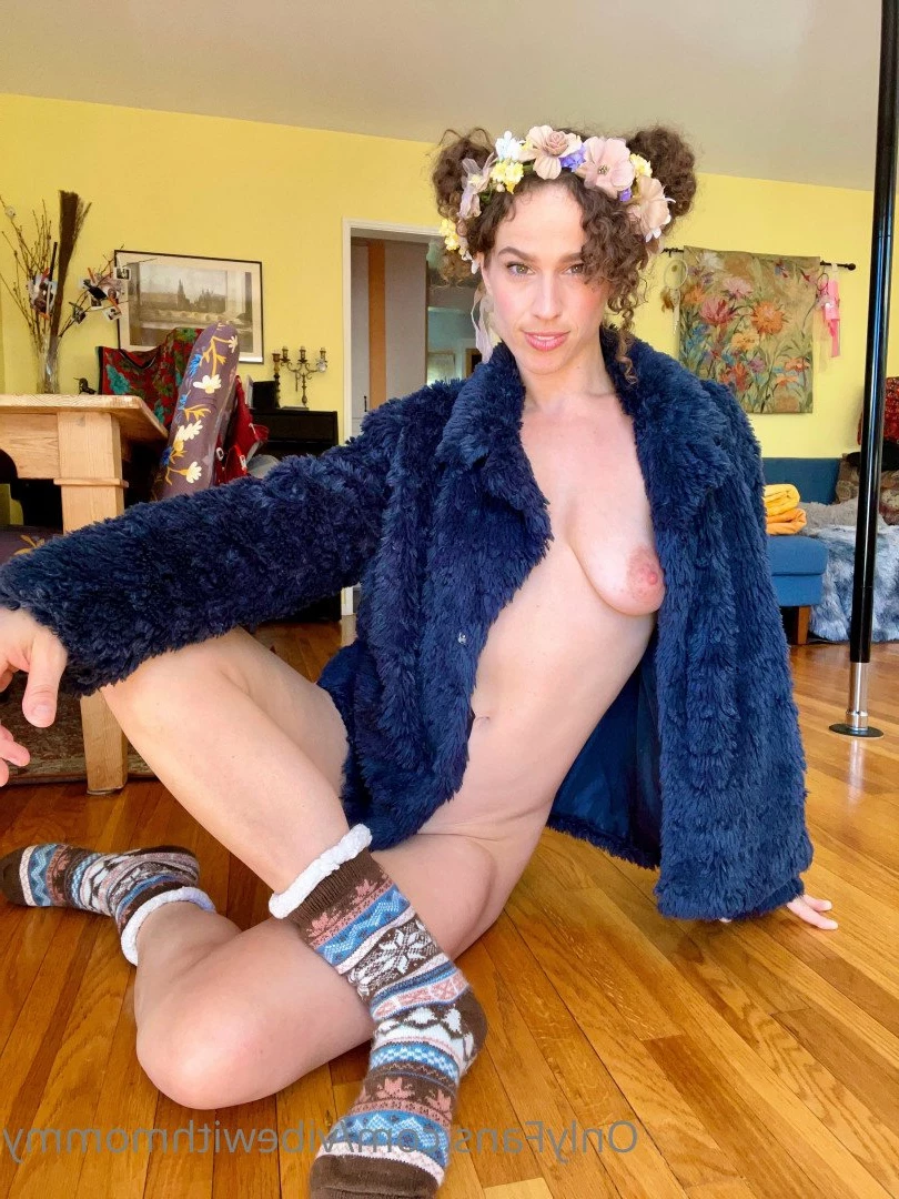 VibeWithMommy the kinkster [ vibewithmommy ] Onlyfans leaked photo 2604079 on Hotleaks.tv