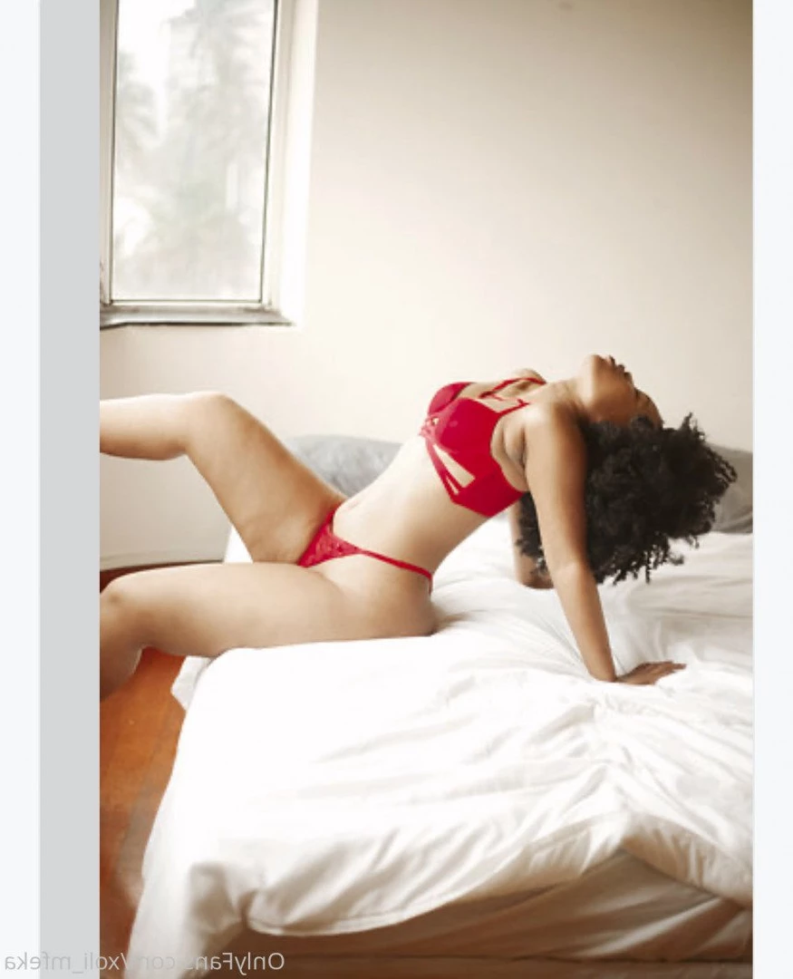 Xoli M [ xoli_mfeka ] Onlyfans leaked photo 2579532 on Hotleaks.tv