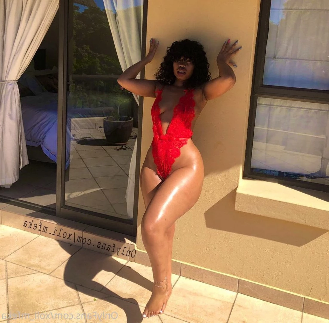 Xoli M [ xoli_mfeka ] Onlyfans leaked photo 2579872 on Hotleaks.tv