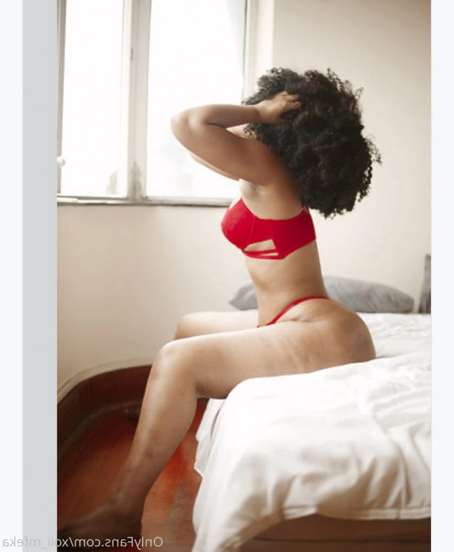 Xoli M [ xoli_mfeka ] Onlyfans leaked photo 2579942 on Hotleaks.tv