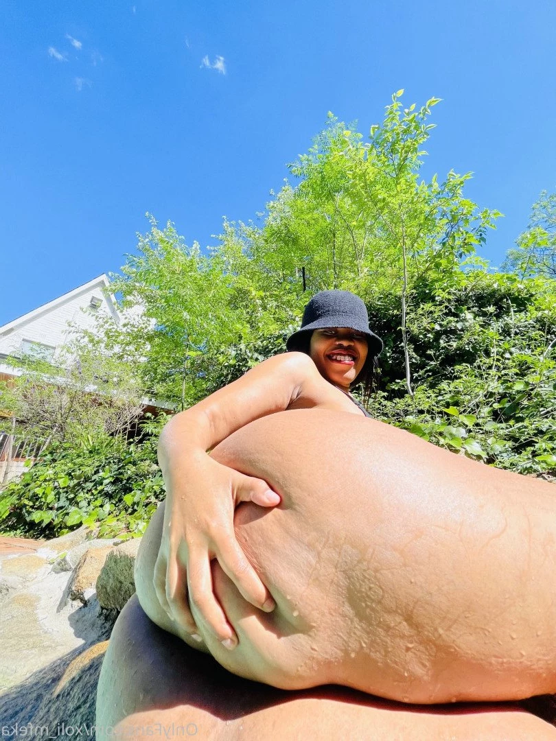Xoli M [ xoli_mfeka ] Onlyfans leaked photo 2580870 on Hotleaks.tv