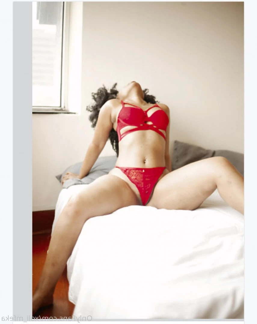 Xoli M [ xoli_mfeka ] Onlyfans leaked photo 2580962 on Hotleaks.tv