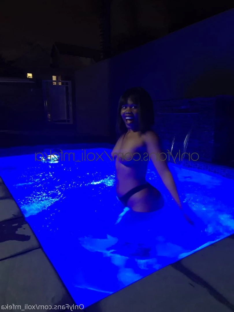 Xoli M [ xoli_mfeka ] Onlyfans leaked photo 2582145 on Hotleaks.tv