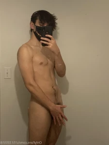 2571871