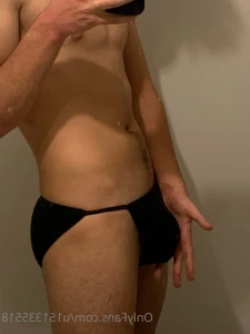 2571887