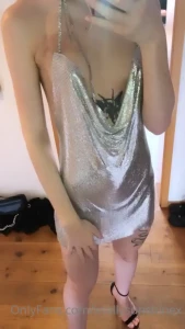 10587369