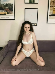 2571773