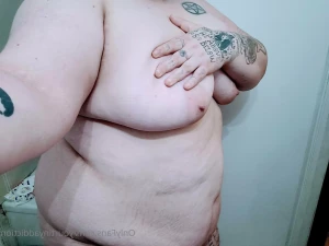 2570685