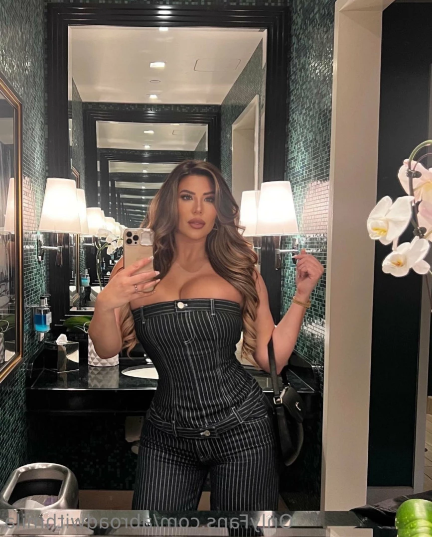 Abroad with Mila [ abroadwithmila ] Onlyfans leaked photo 12542207 on Hotleaks.tv