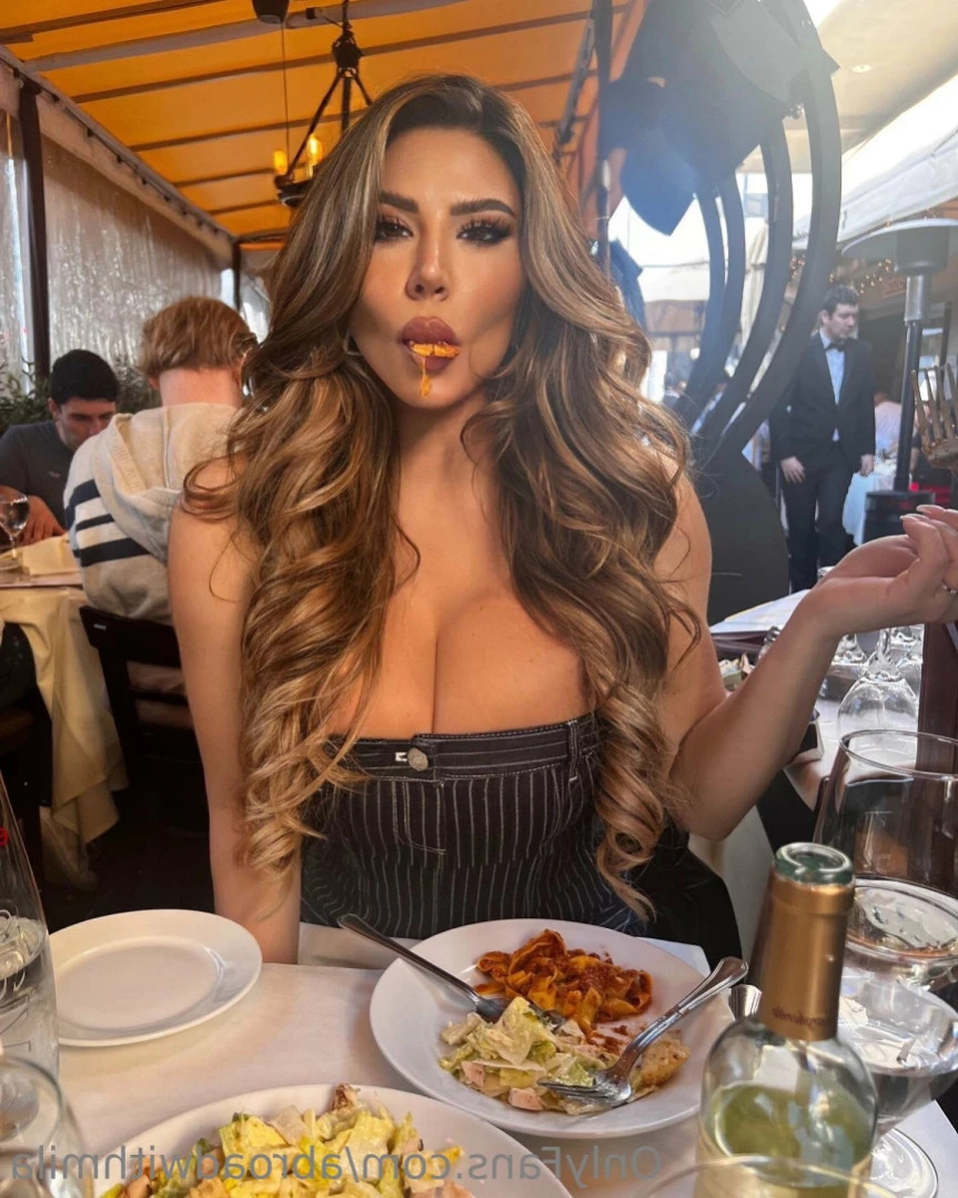 Abroad with Mila [ abroadwithmila ] Onlyfans leaked photo 12542242 on Hotleaks.tv