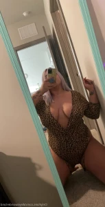 5645389