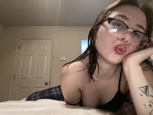 5623332