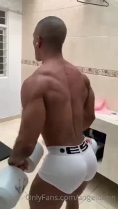 4960556