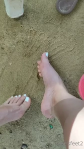 4961064