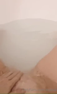 4961370