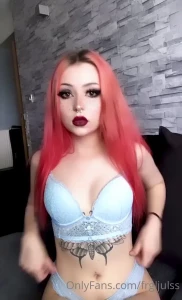 10584025