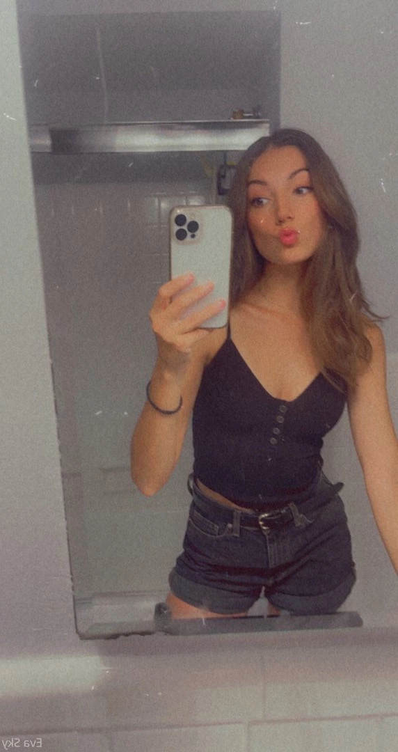 💋18yr 🅲🅾︎🅻🅻🅴🅶🅴 🅶🅸🆁🅻 💋 [ freshmanevasky ] Onlyfans leaked photo 415069 on Hotleaks.tv