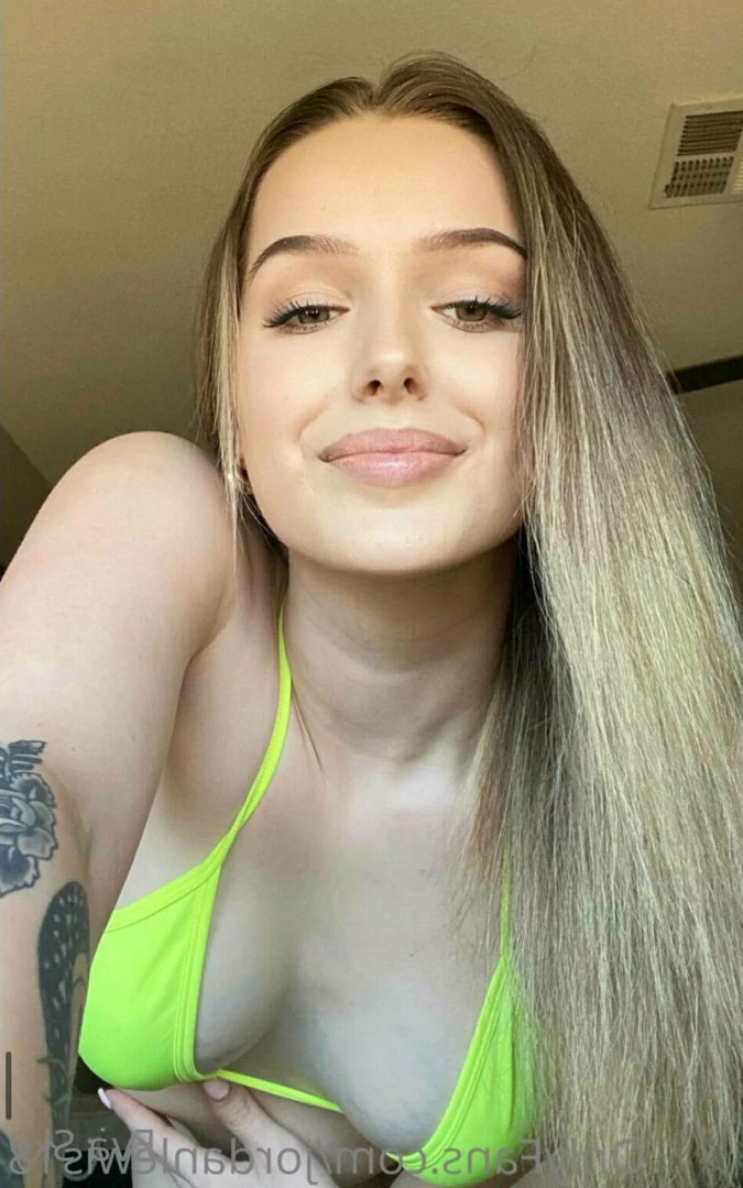 💋18yr 🅲🅾︎🅻🅻🅴🅶🅴 🅶🅸🆁🅻 💋 [ freshmanevasky ] Onlyfans leaked photo 6802553 on Hotleaks.tv