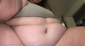 5607812