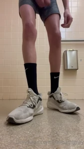 7852933