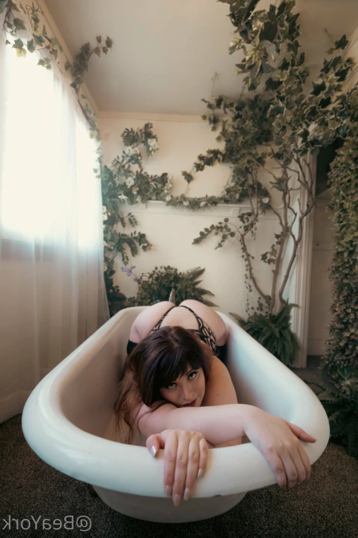 Bea York [ beayork ] Onlyfans leaked photo 13108380 on Hotleaks.tv