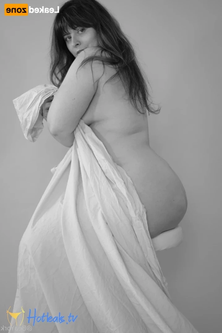 Bea York [ beayork ] Onlyfans leaked photo 14041680 on Hotleaks.tv