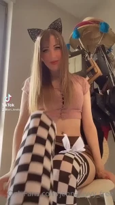 10582400