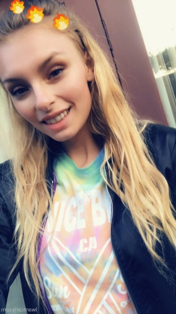 𝑪𝒂𝒓𝒍𝒚 𝑹𝒂𝒆 💦❤️‍🔥  ᵐⁱˡᶠ ⁿᵉⁱᵍʰᵇᵒʳ [ carlyraeofficial ] Onlyfans leaked photo 5215197 on Hotleaks.tv