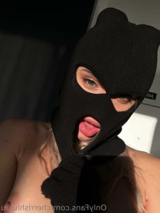 16332989