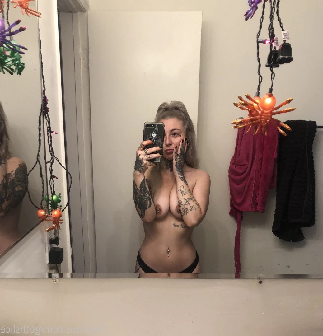 𝔤𝔬𝔱𝔥𝔰𝔩𝔦𝔠𝔢 [ gothslice ] Onlyfans leaked photo 456429 on Hotleaks.tv