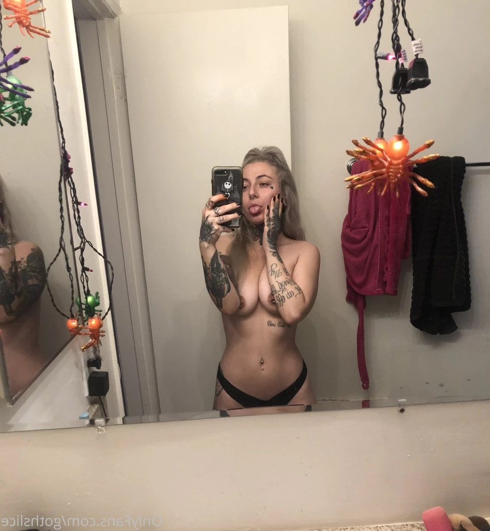 𝔤𝔬𝔱𝔥𝔰𝔩𝔦𝔠𝔢 [ gothslice ] Onlyfans leaked photo 456437 on Hotleaks.tv