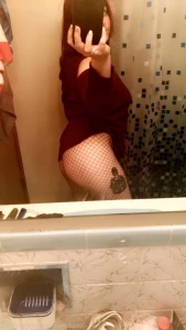 5571929
