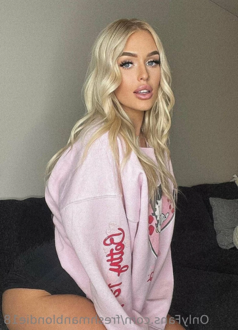 freshmanblondie18 Onlyfans leaked photo 13629958 on Hotleaks.tv