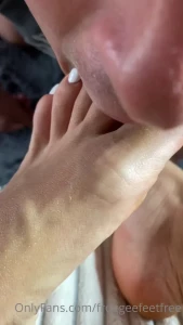 10577887