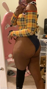 5593843