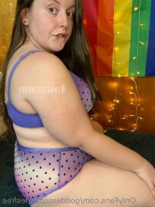 5598176