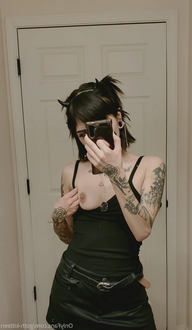 ♡ 𝕲𝖔𝖙𝖍 𝖐𝖎𝖙𝖙𝖊𝖓 ♡ [ goth-kitteen ] Onlyfans leaked photo 5591228 on Hotleaks.tv