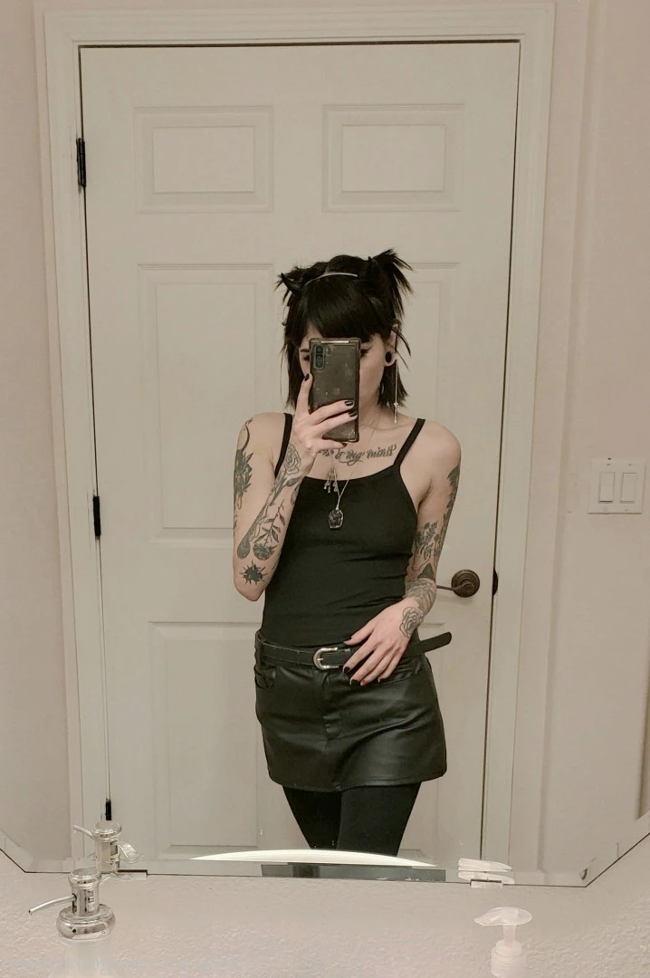 ♡ 𝕲𝖔𝖙𝖍 𝖐𝖎𝖙𝖙𝖊𝖓 ♡ [ goth-kitteen ] Onlyfans leaked photo 5591401 on Hotleaks.tv