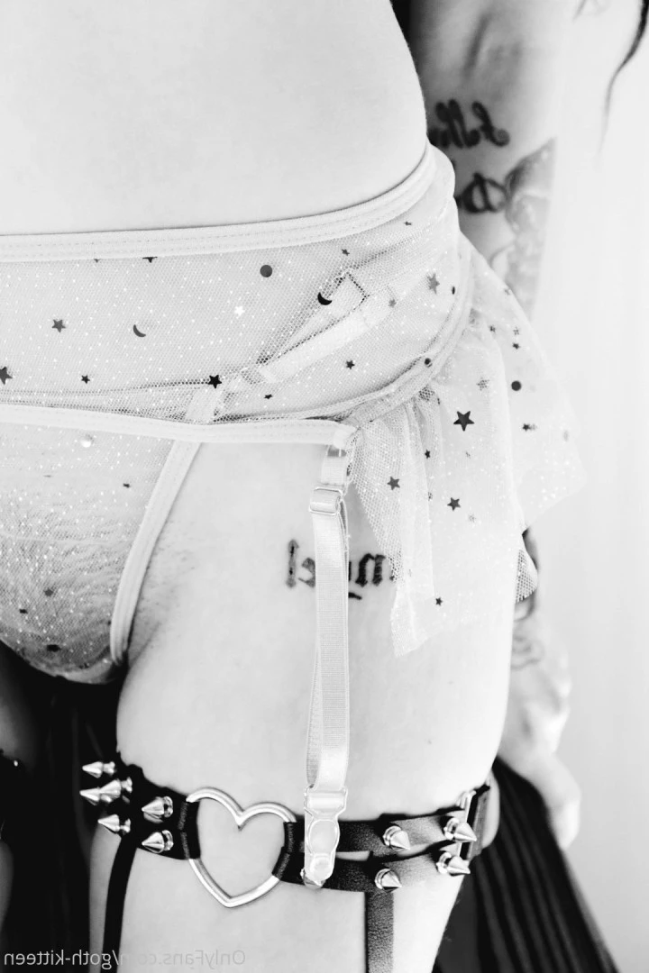 ♡ 𝕲𝖔𝖙𝖍 𝖐𝖎𝖙𝖙𝖊𝖓 ♡ [ goth-kitteen ] Onlyfans leaked photo 5591468 on Hotleaks.tv