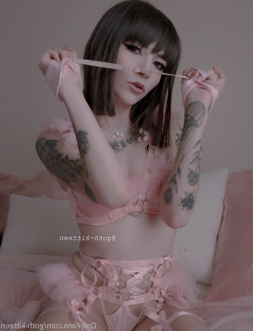 ♡ 𝕲𝖔𝖙𝖍 𝖐𝖎𝖙𝖙𝖊𝖓 ♡ [ goth-kitteen ] Onlyfans leaked photo 5592052 on Hotleaks.tv