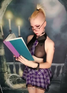 5605435