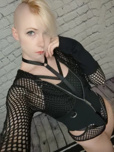 5605720