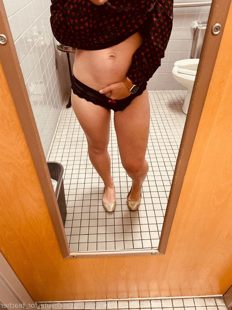 Mrs Robinson 🍎 [ haute_for_teacher ] Onlyfans leaked photo 5488373 on Hotleaks.tv