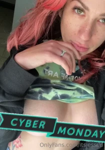 10574389