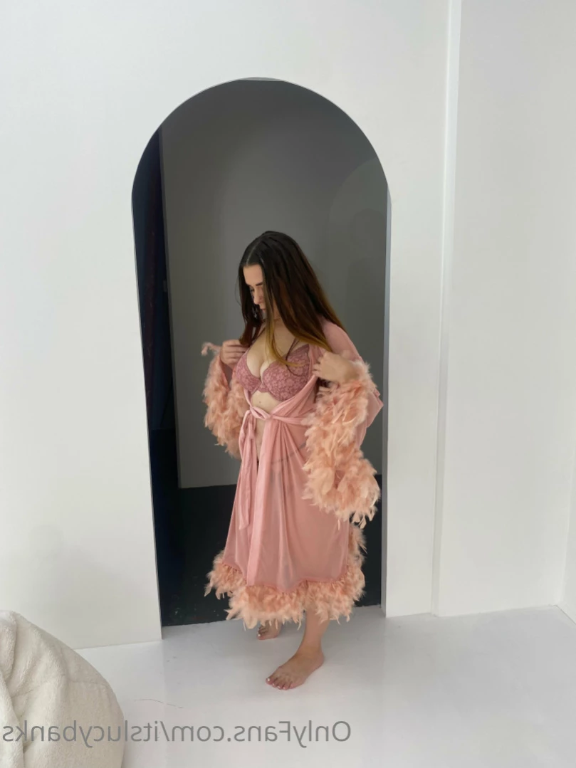 itslucybanks Onlyfans leaked photo 14566690 on Hotleaks.tv