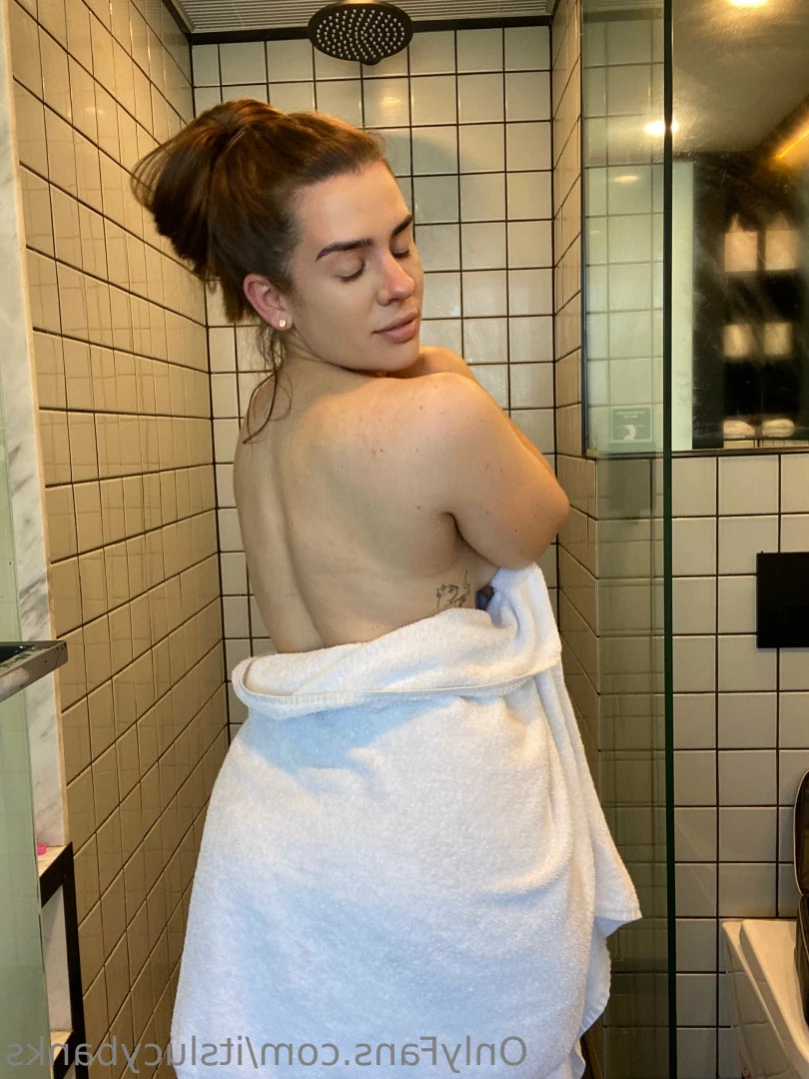 itslucybanks Onlyfans leaked photo 15631447 on Hotleaks.tv